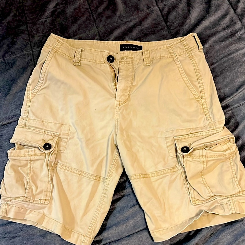 Aeropostale Men’s khaki cargo shorts size 30 used
